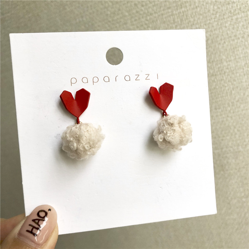 Simple and small cold wind earrings