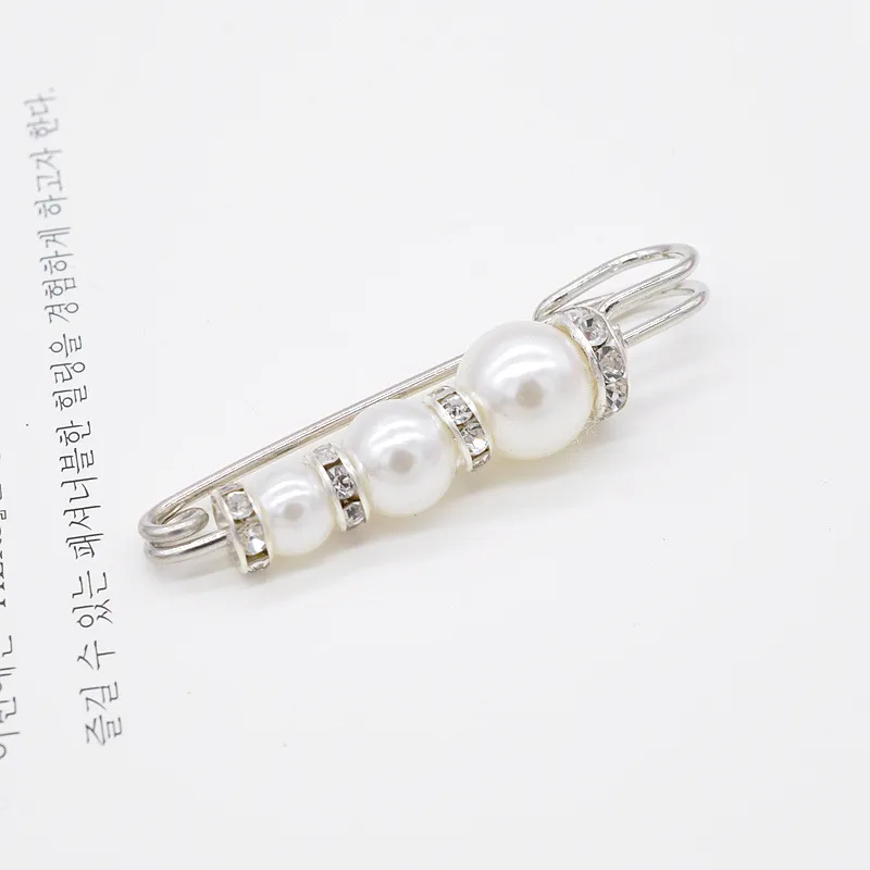 Vintage pearl brooch with rhinestones - Silver