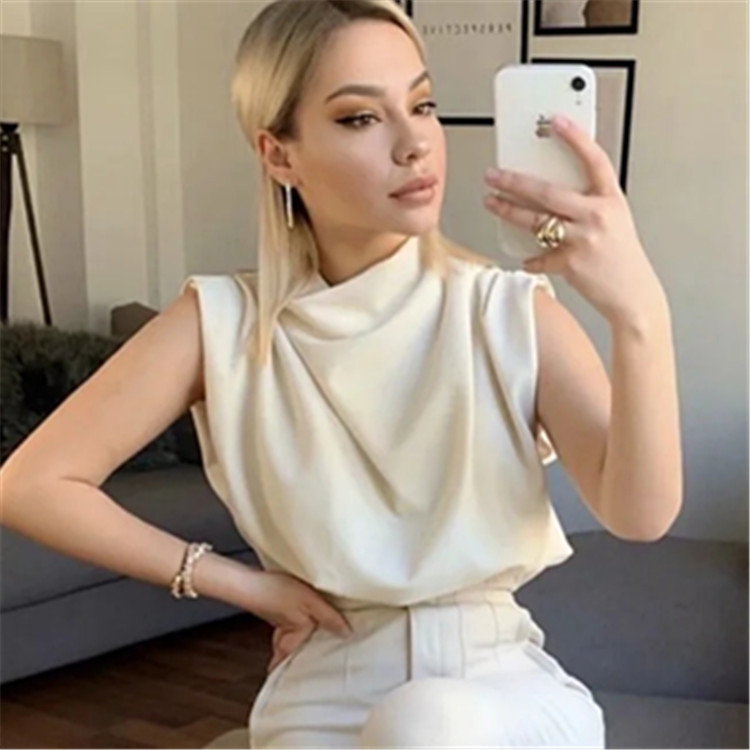 Satin stand collar sleeveless shirt