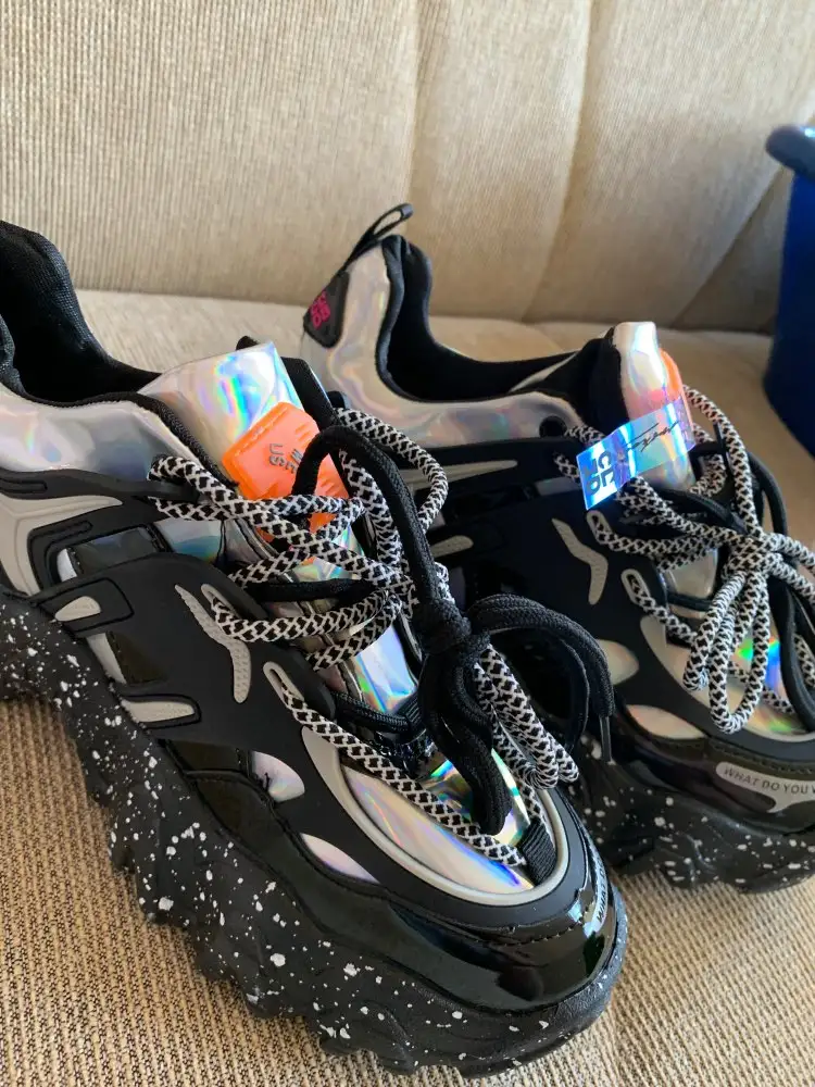 Colorful casual shoes with snowflake bottom