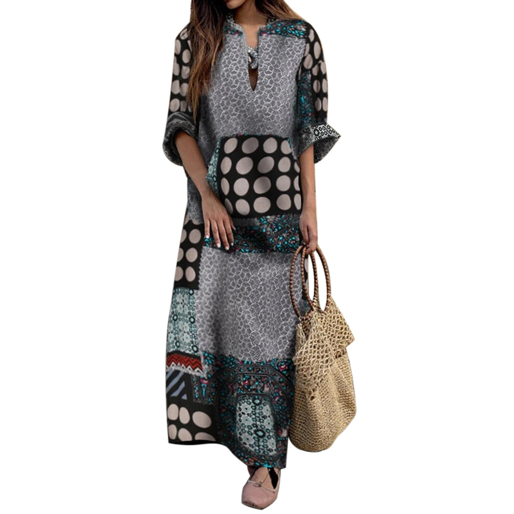 فستان بطراز عرقي وياقة V