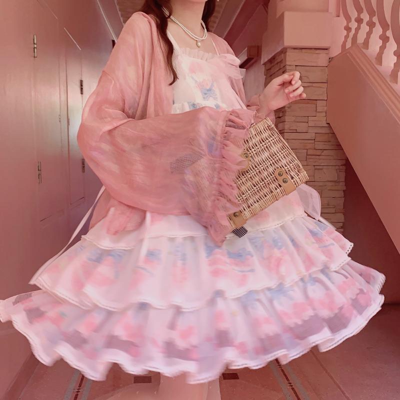 Three-tiered cake skirt