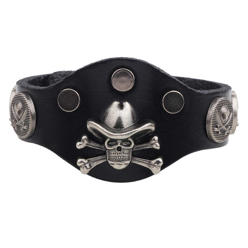 Title 5, Personalisiertes Schädelarmband