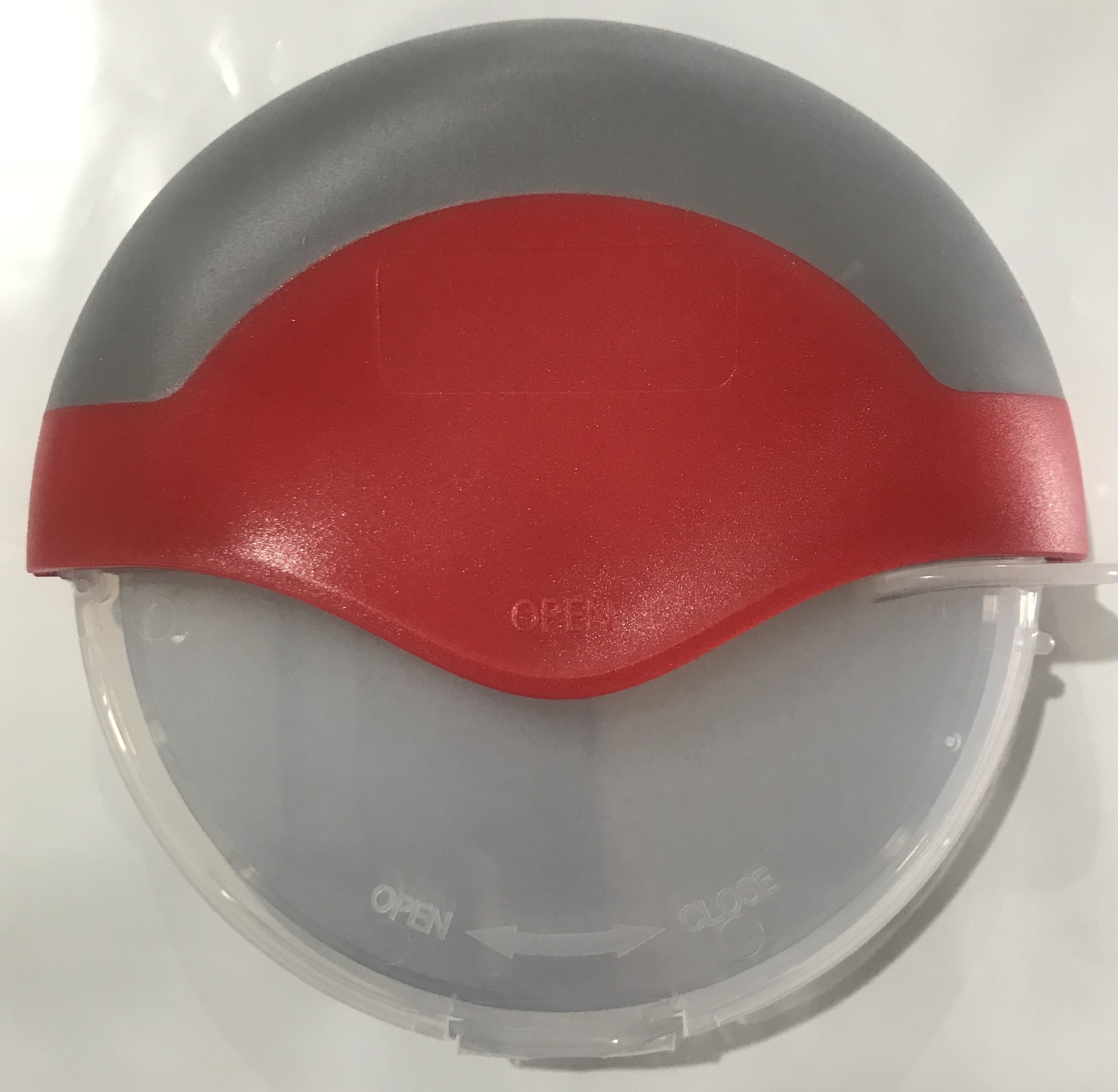 قاطع بيتزا بأسطوانة من الفولاذ المقاوم للصدأ