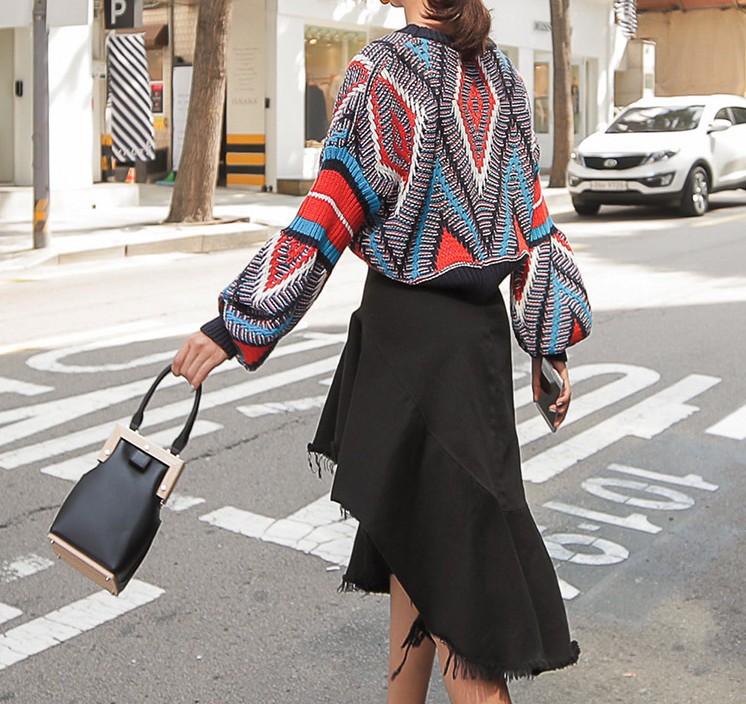 Ladies lantern sleeve loose sweater