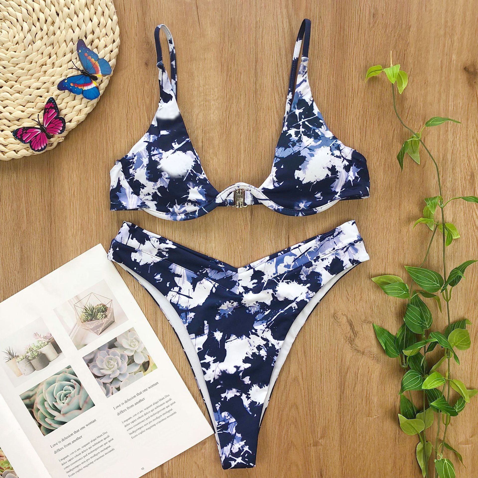 Title 2, Gradient print bikini