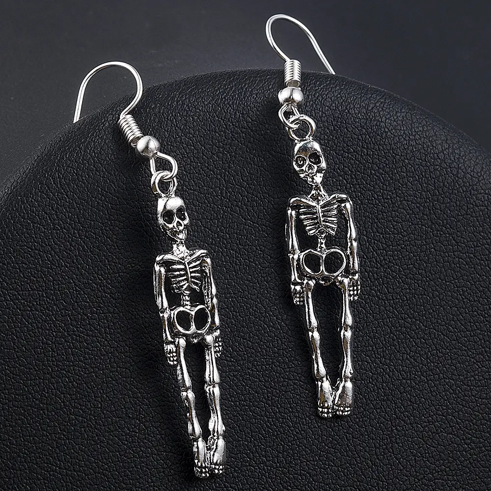 Skull pendant earrings