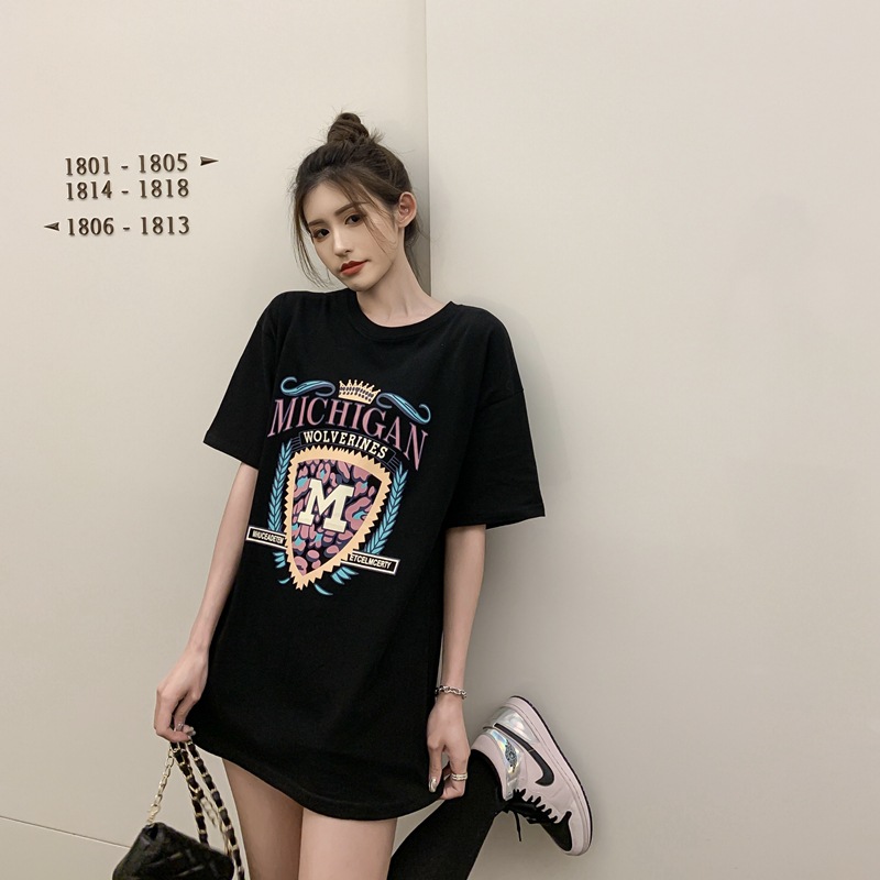 Mid-length loose pink t-shirt