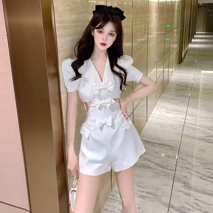 V-neck slim fit jumpsuit