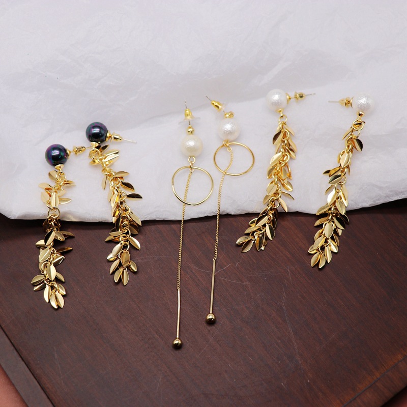 Small leaf tassel earrings