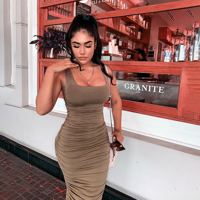 Pure color pleated hip dress