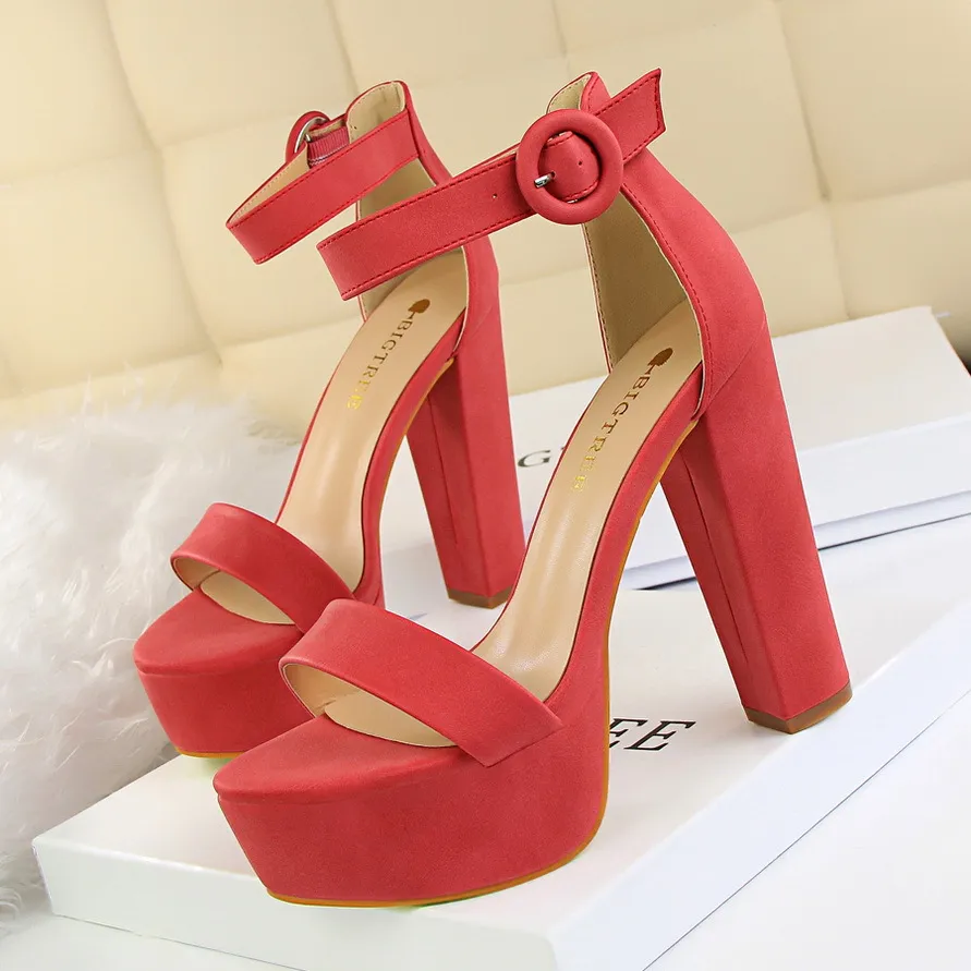 Platform belt buckle sandals - Red