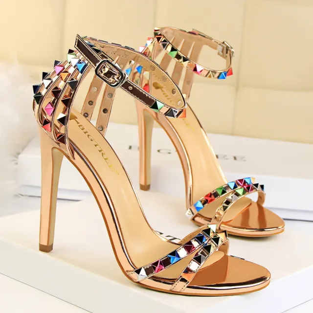 One word with hollow color rivet sandals Champagne 39 - Shop at LoveMi