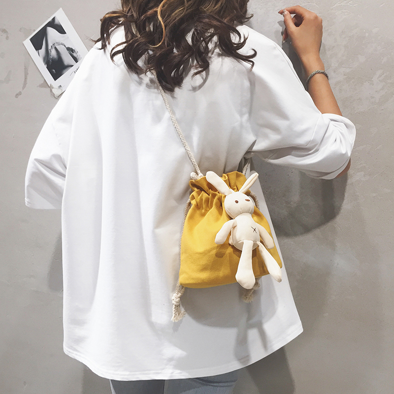 Female cartoon doll bucket bag