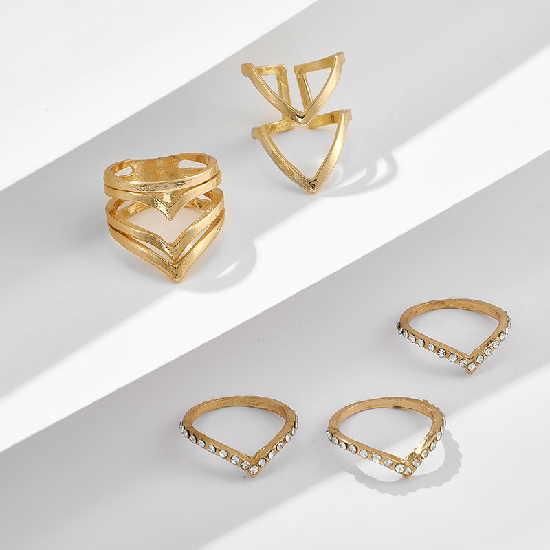 Diamond V word simple ring