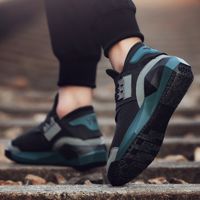 Men's sports shoes