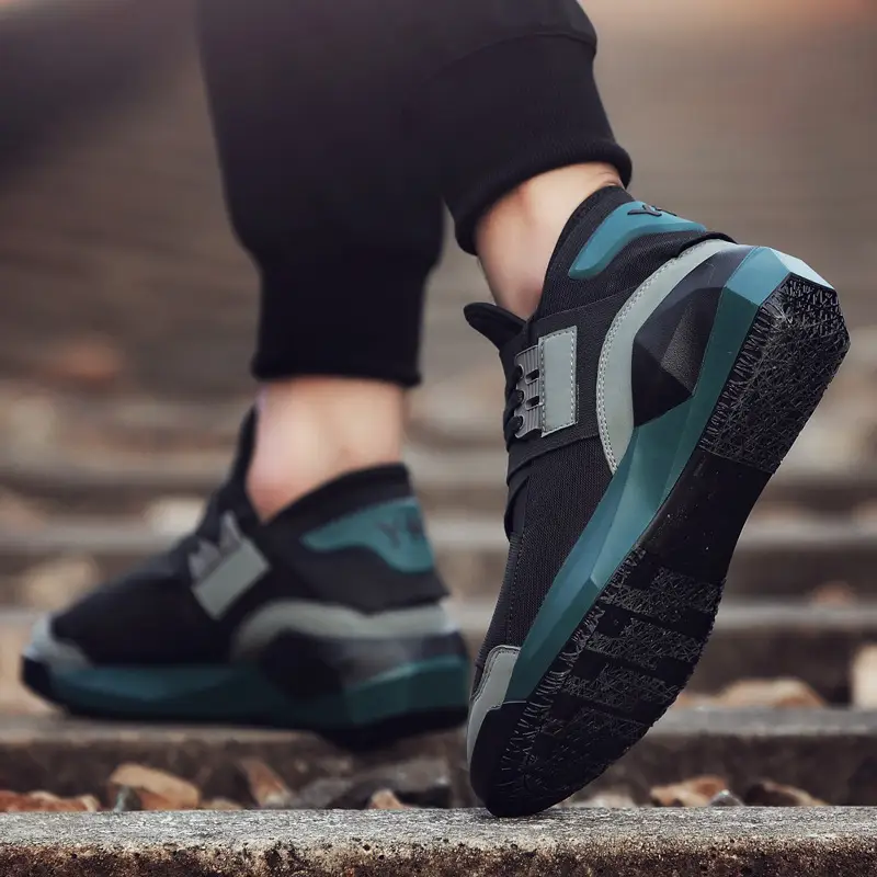 Men's sports shoes