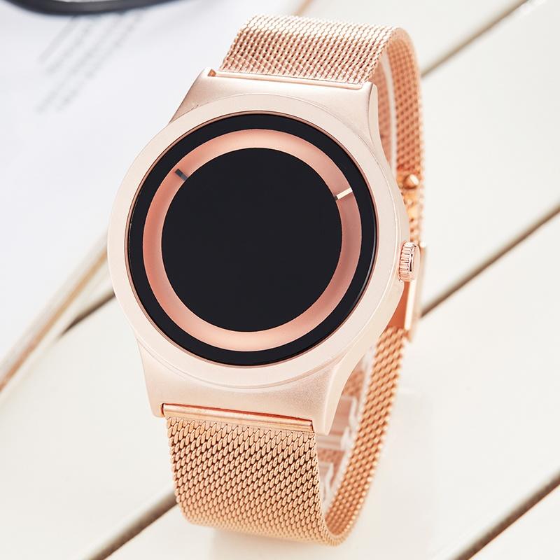 Montre minimaliste moderne - bracelet en maille, sans marqueurs de cadran, remise design unique