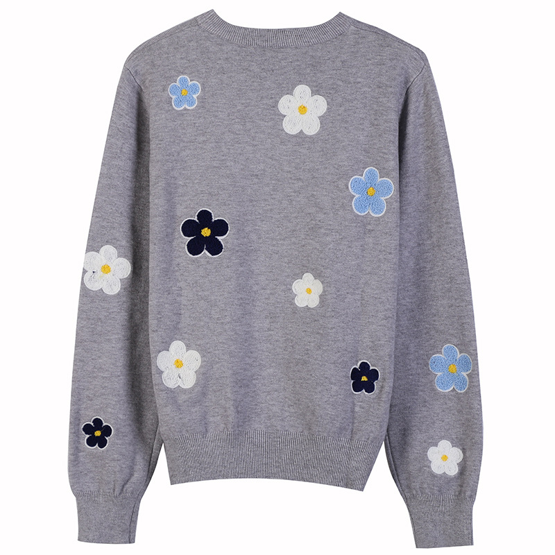 Floral embroidery slim round neck knit