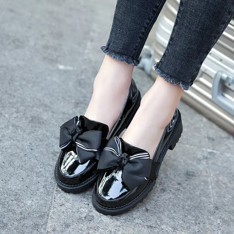 Vintage British bow leather shoes