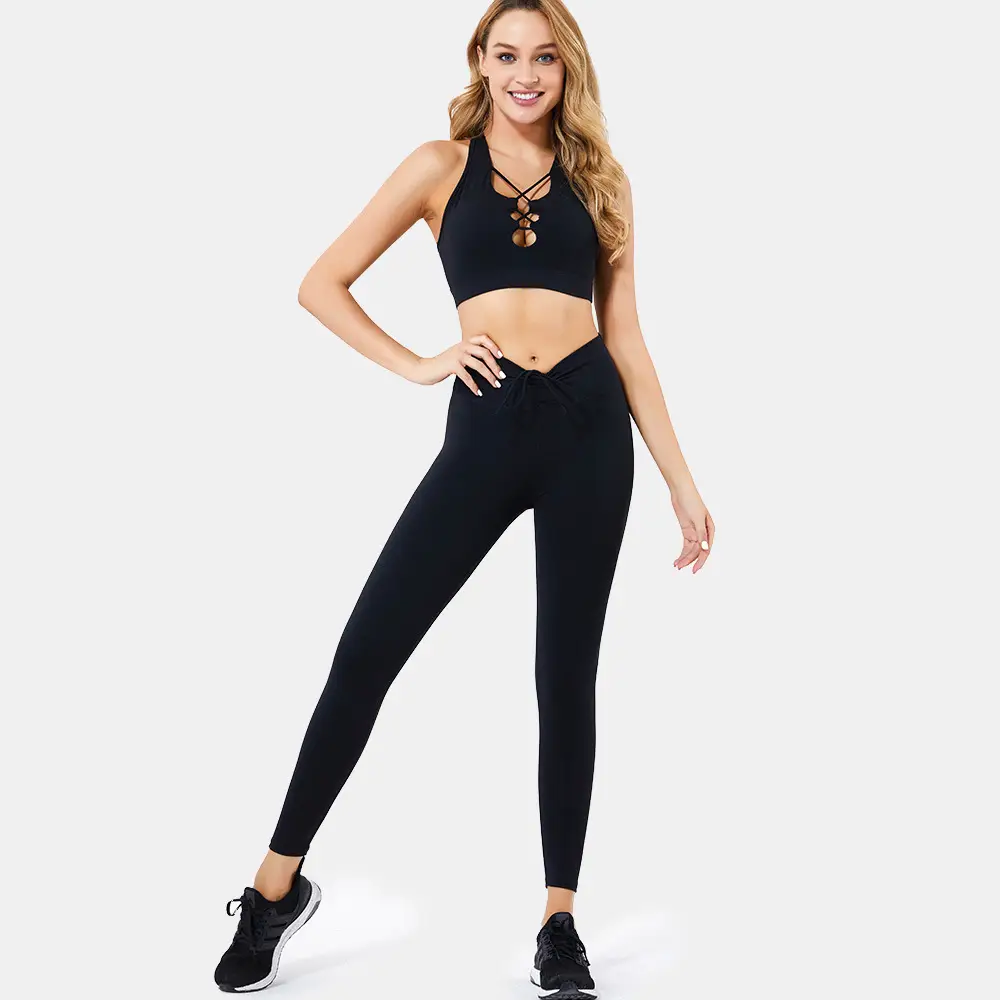 Two-piece yoga suit with pockets