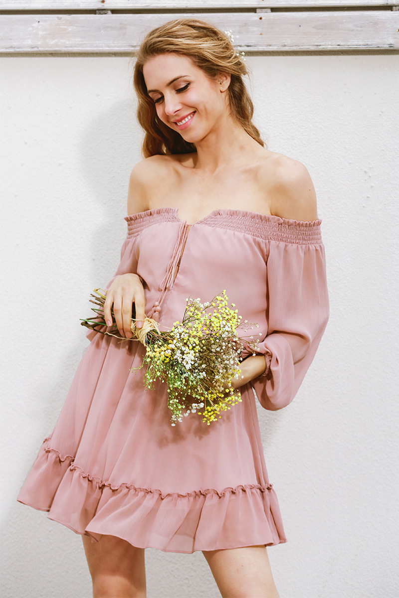 Loose dress with dropped shoulders