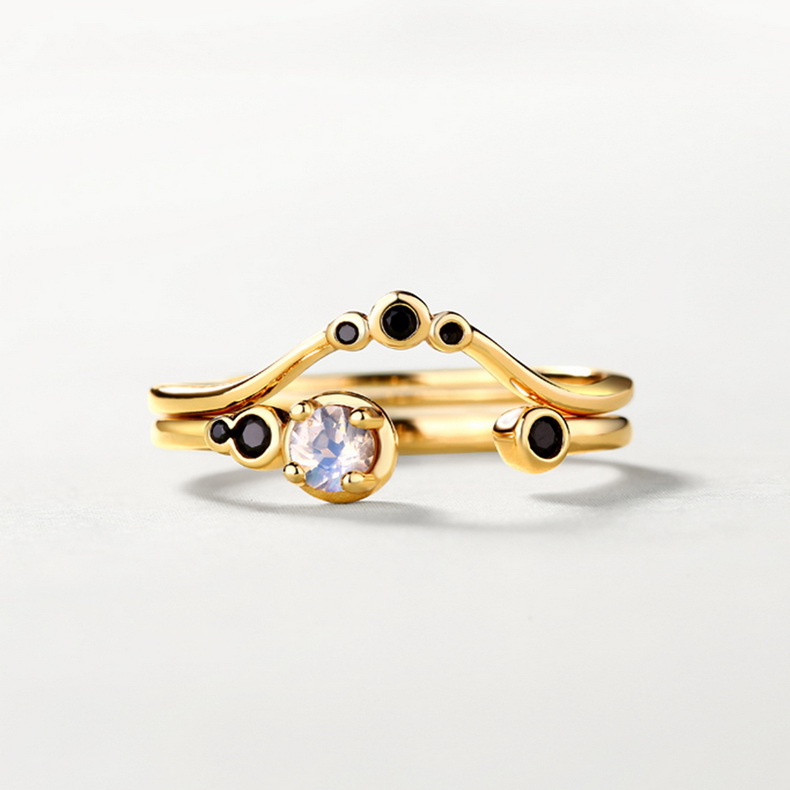 Fashion can be combined with ring