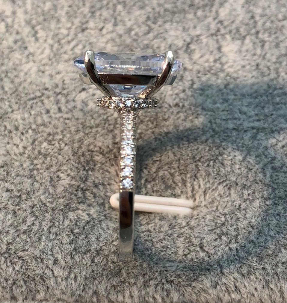 Women's Ring with Diamonds