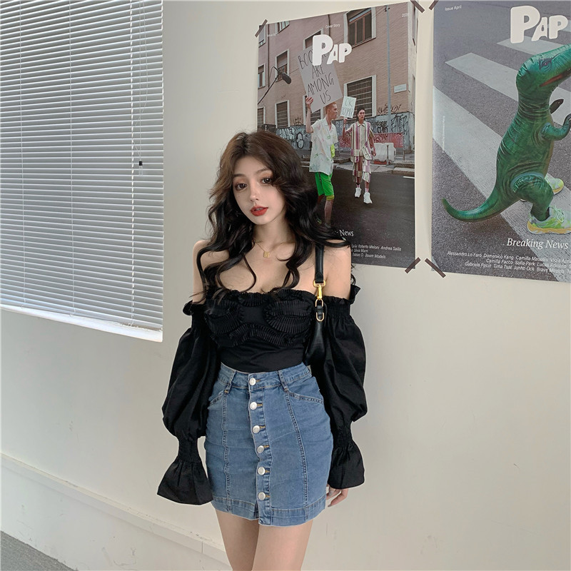 Strapless collar and long sleeves