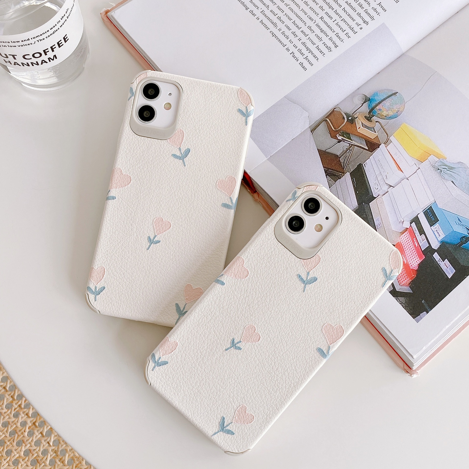 Lambskin pattern love small flower phone case - Image 3