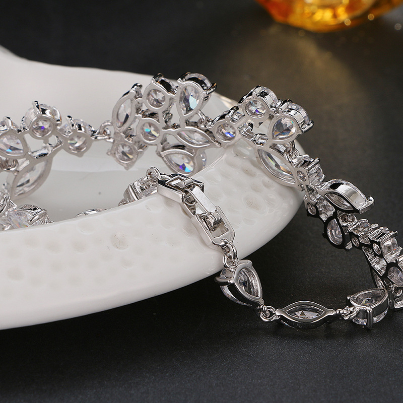 Fashion flower zircon bracelet
