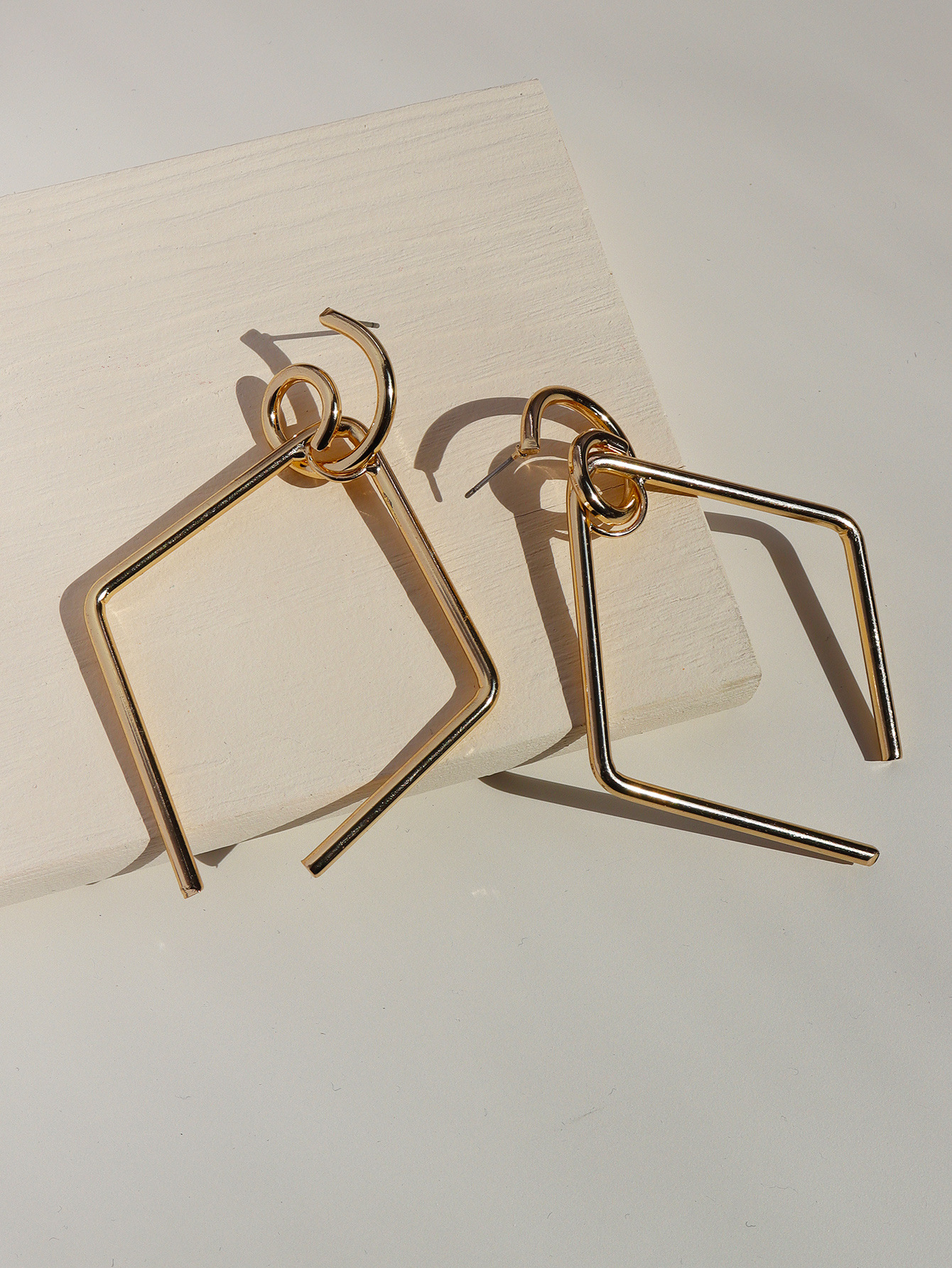 Metal line geometric earrings