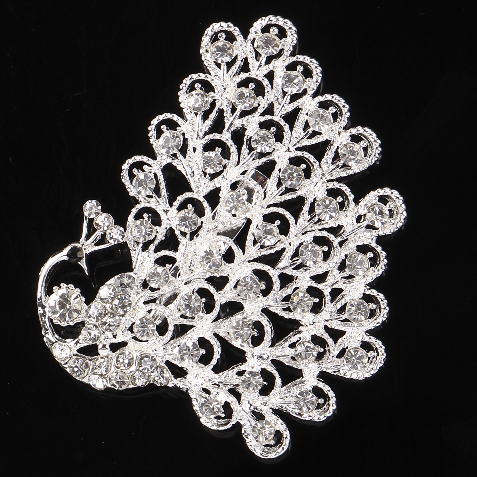 Title 4, Peacock diamond corsage Dazzling elegance for s...