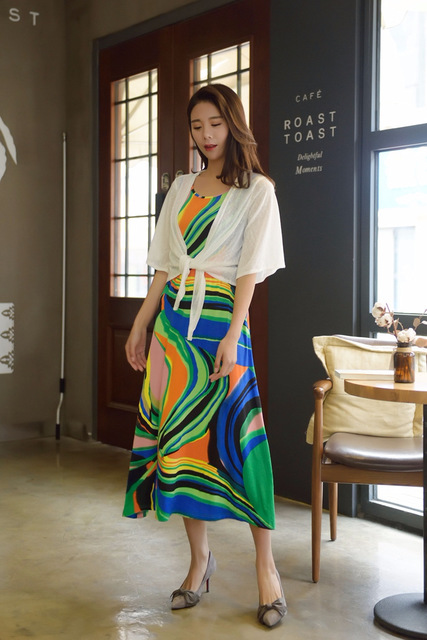 Short flared sleeves