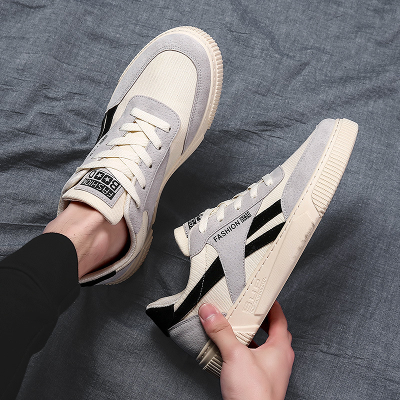 أحذية رجالية كاجوال باللون الأبيض