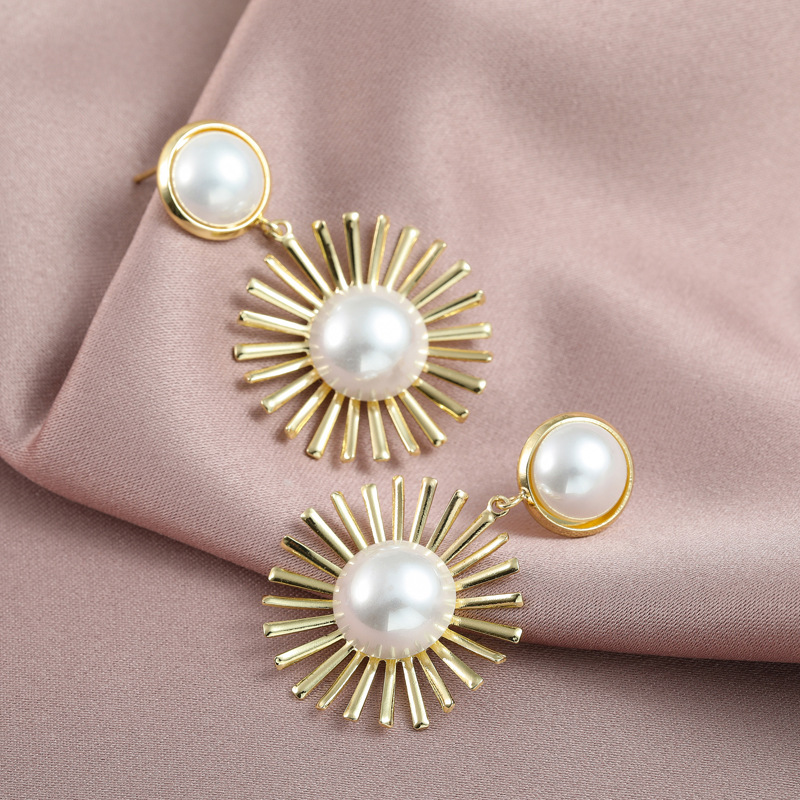 Pearly round earrings