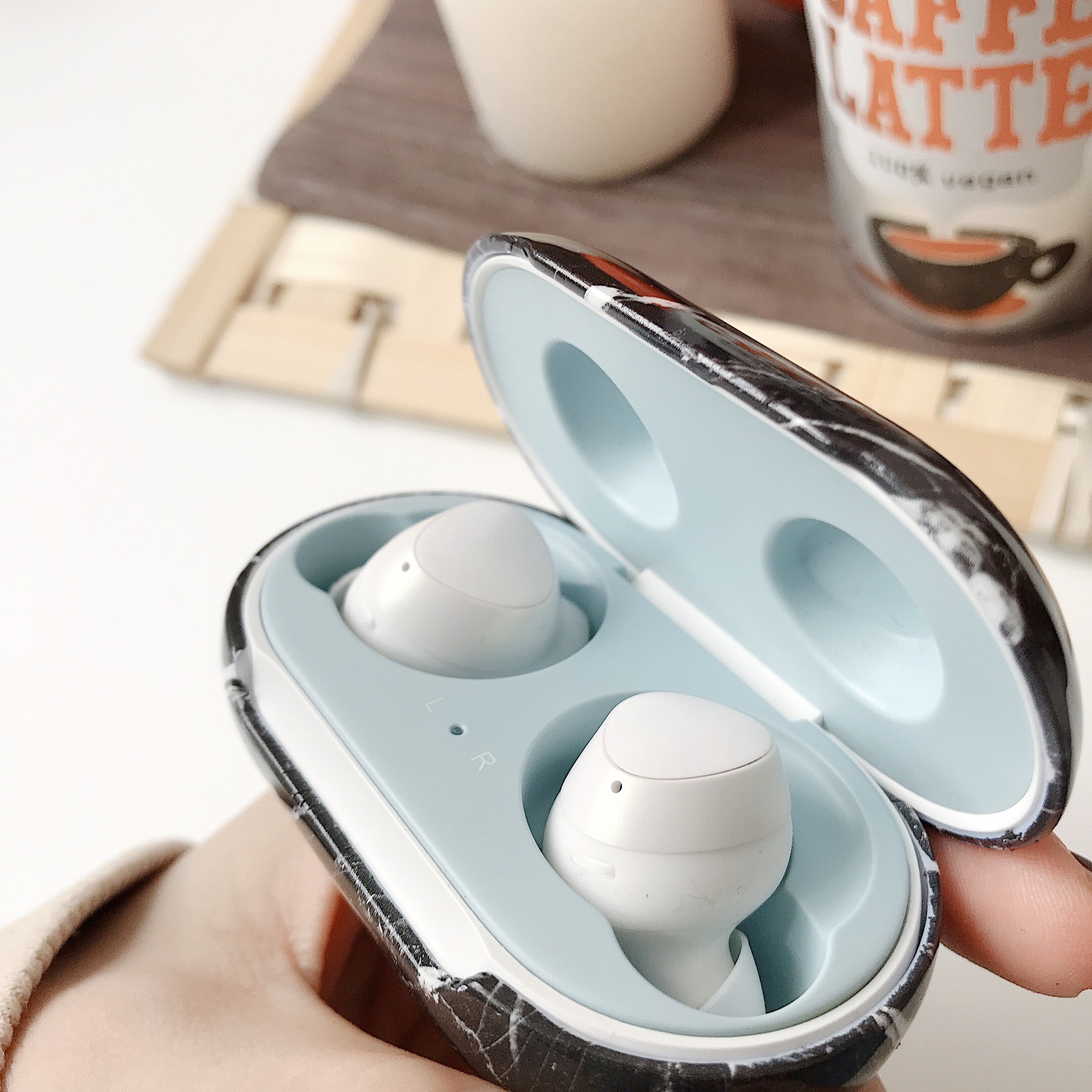 Compatible with Apple, Marble pattern bluetooth headset protective case