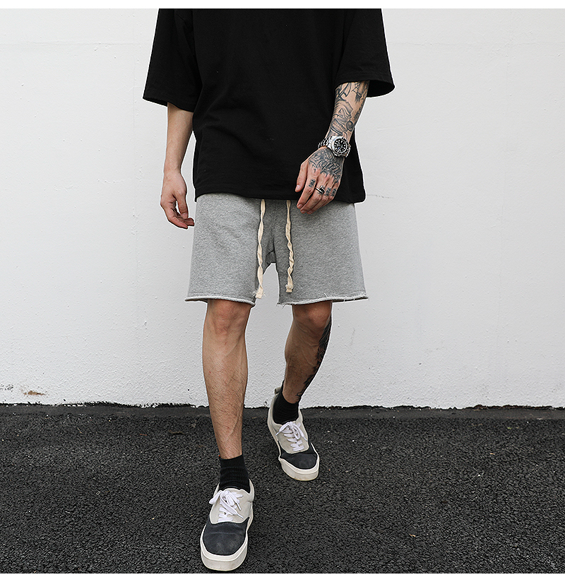 Raw-edged loose shorts