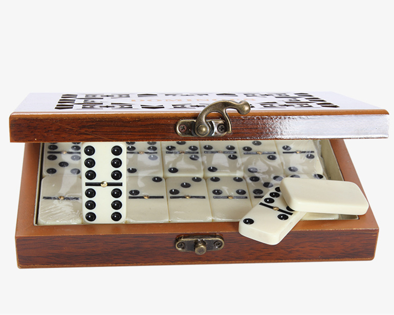 28 Dominoes Set wooden box (Brown)