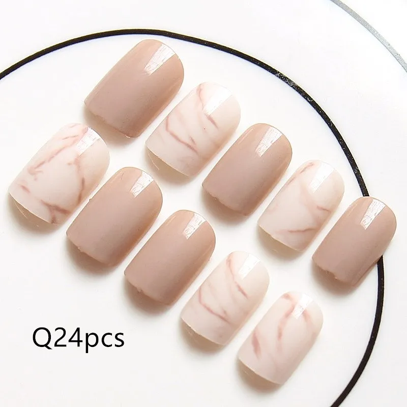 Light khaki smudge false nails - Glue Models
