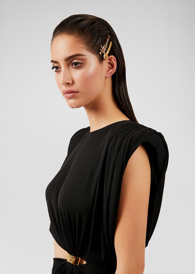 Dress with exposed waist and thin buttocks