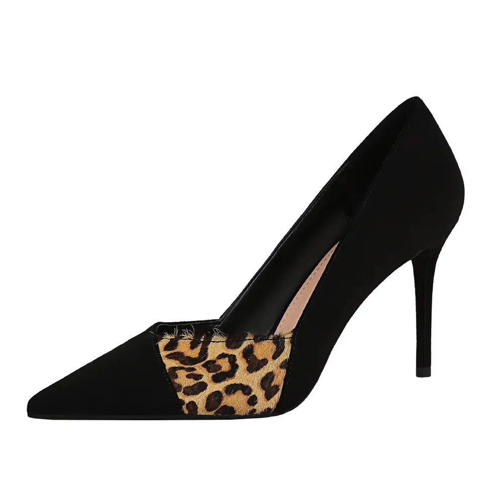 High heeled shoes with pointed Leopard Print
