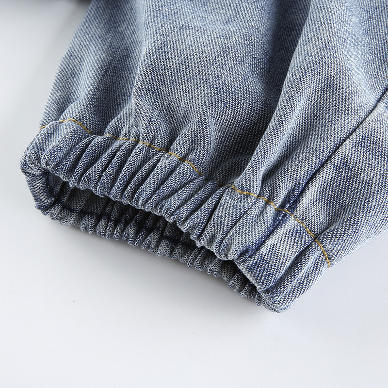 High-waisted trousers with large pockets