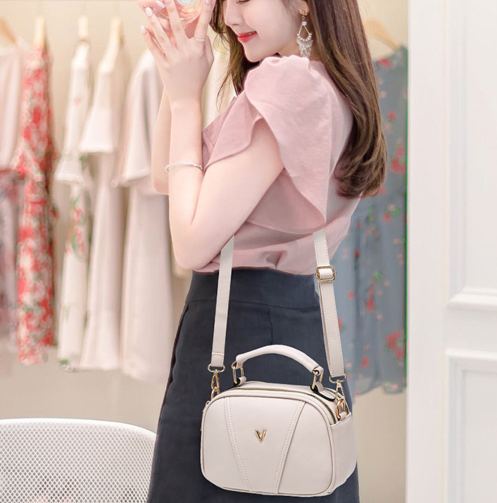 Fashion simple small round bag