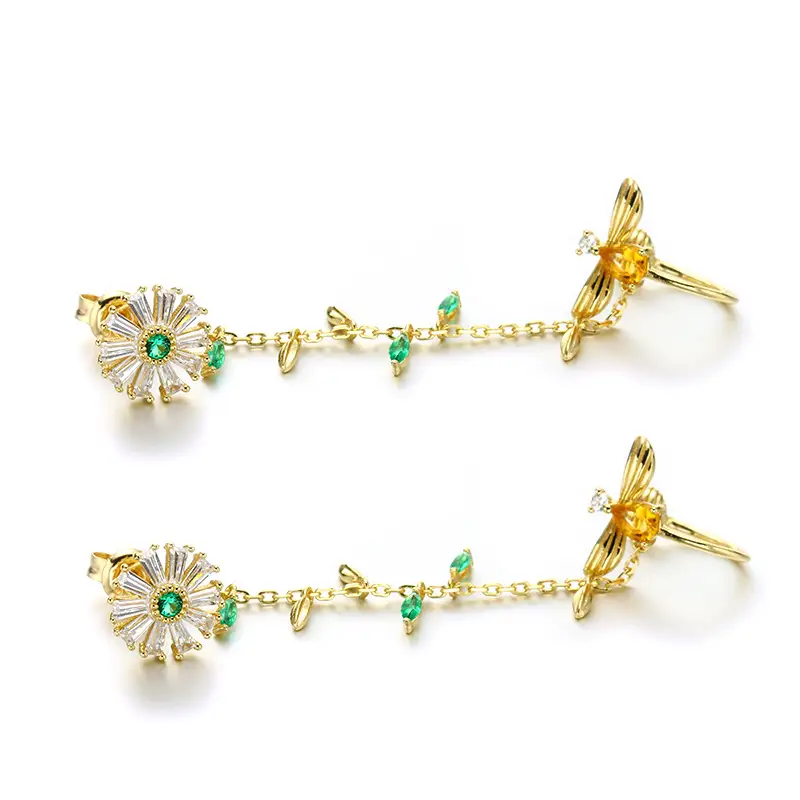 Female bee daisy earrings