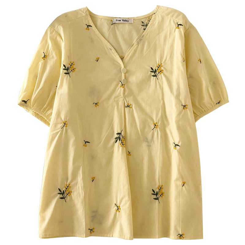 Flower-embroidered short-sleeved shirt