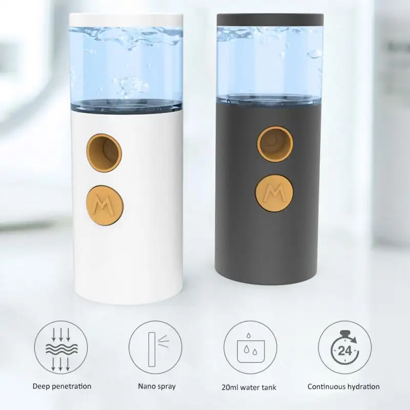 Portable humidifier with water spray apparatus