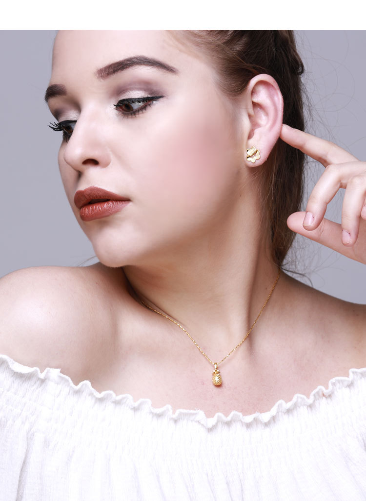 Pineapple pendant necklace