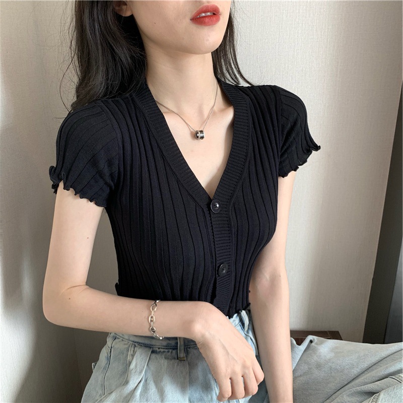 Knitted short top with wooden ears