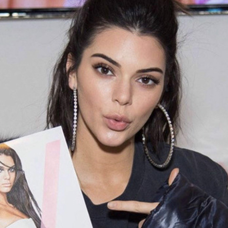 Full drill exaggerated large ear ring